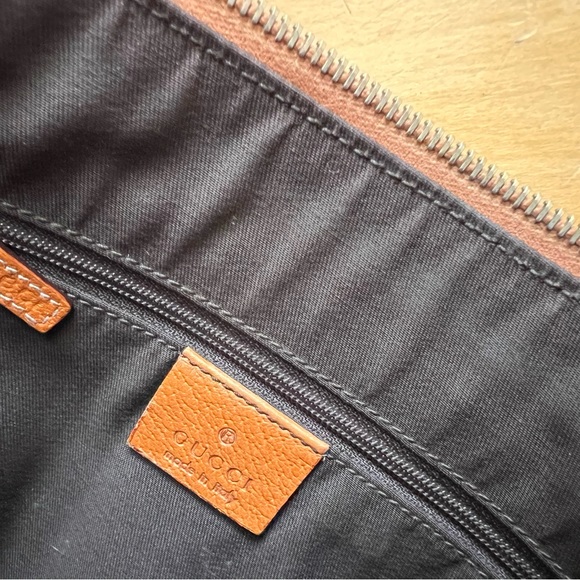 GUCCI 👜 vintage one shoulder handbag. Used and adored. Good condition. - Picture 7 of 11